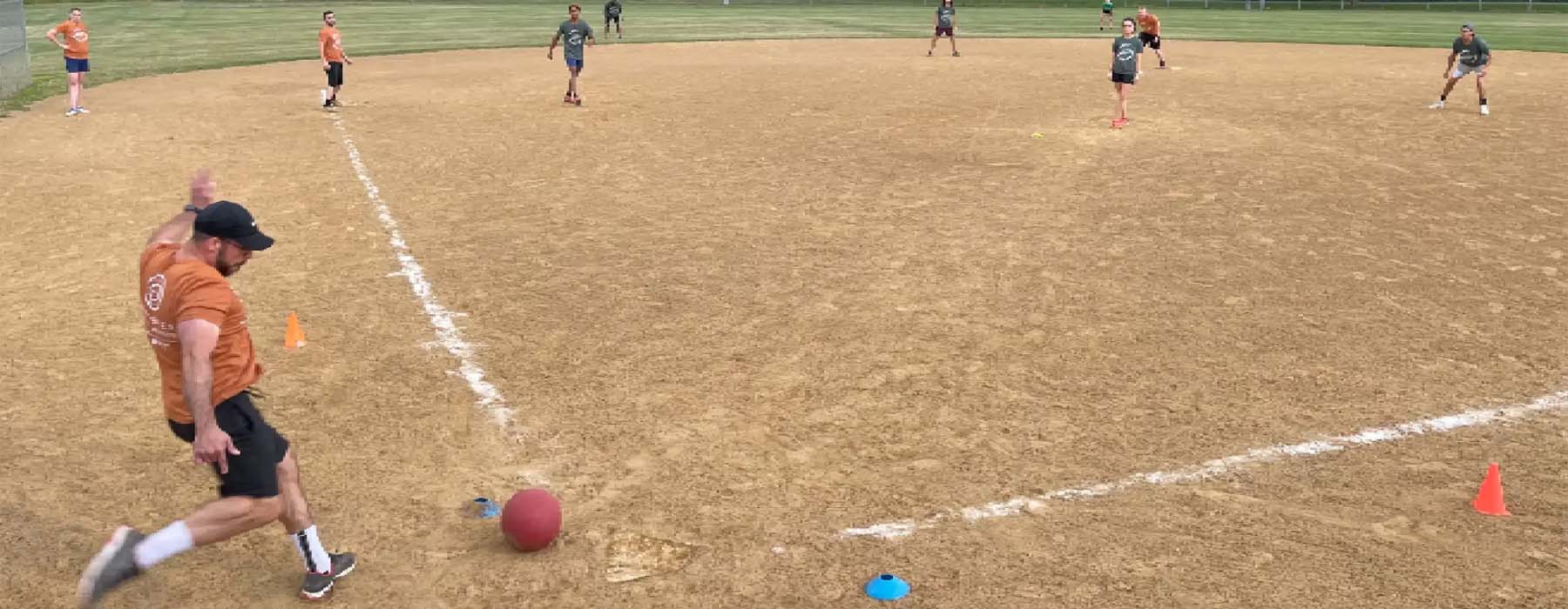 kickball-london-hero kickball-london-leagues